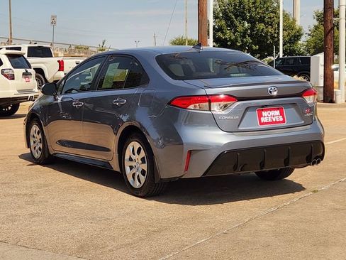 Used 2024 Toyota Corolla SE FWD image 4