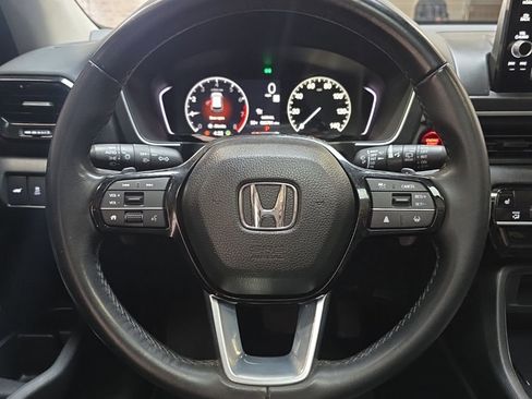 Used 2023 Honda Pilot Touring image 19