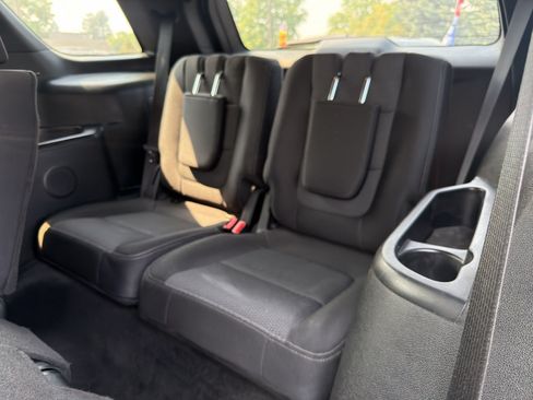 Used 2017 Ford Explorer XLT w/ Equipment Group 201A AWD/4WD image 17