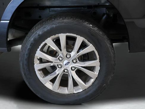 Used 2016 Ford F150 XLT w/ Equipment Group 302A Luxury AWD/4WD image 29