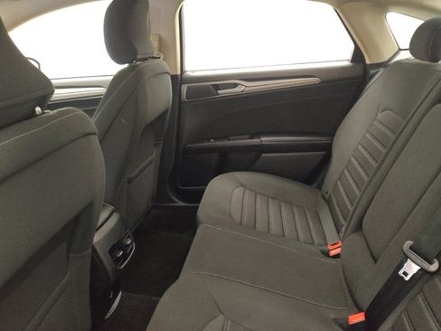 Used 2019 Ford Fusion SE image 18