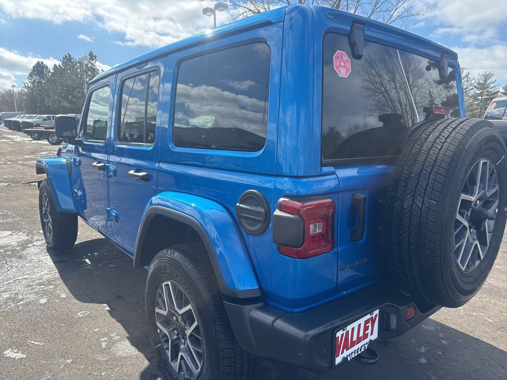 Used 2025 Jeep Wrangler Unlimited Sahara w/ Safety Group AWD/4WD image 5