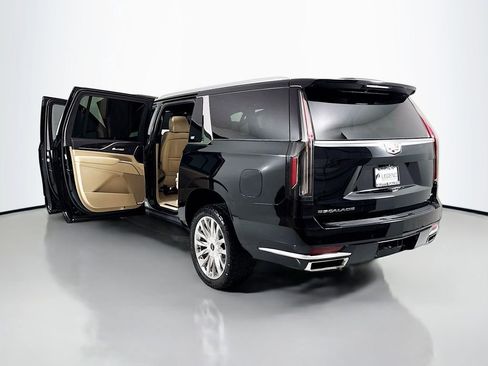 Used 2023 Cadillac Escalade ESV Premium Luxury image 31