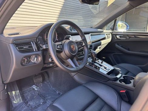 Certified 2025 Porsche Macan image 4