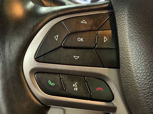 Used 2019 Jeep Cherokee Limited AWD/4WD image 31