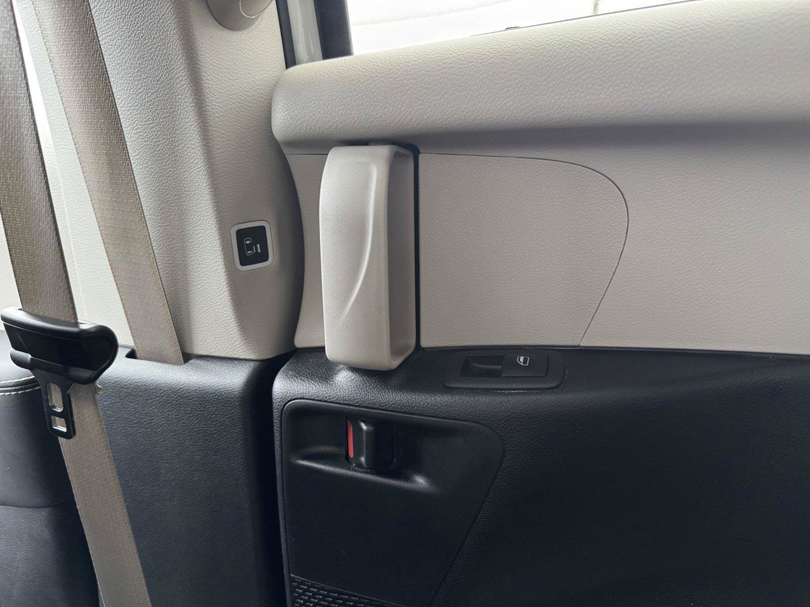 Used 2023 Chrysler Pacifica Touring-L FWD image 41
