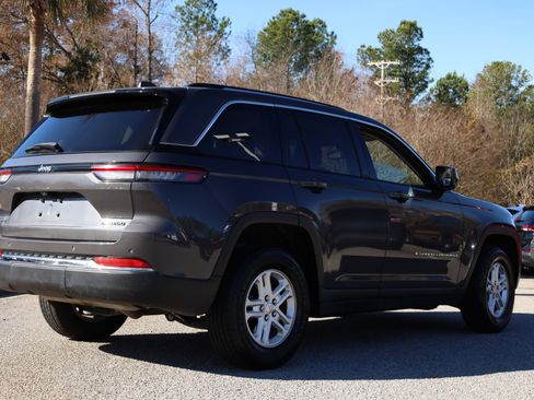 Used 2023 Jeep Grand Cherokee Laredo image 7