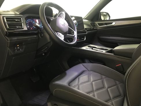 Used 2024 Volkswagen Atlas Cross Sport SE image 8