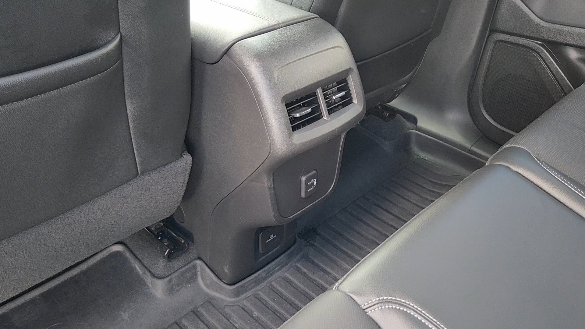 Used 2023 GMC Terrain SLT w/ Infotainment Package II AWD/4WD image 17