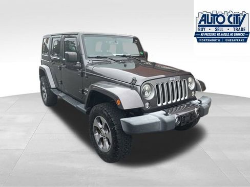 Used 2016 Jeep Wrangler Unlimited Sahara w/ Dual Top Group AWD/4WD image 22