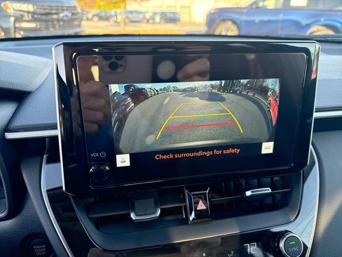 Used 2025 Toyota Corolla Cross XLE image 11