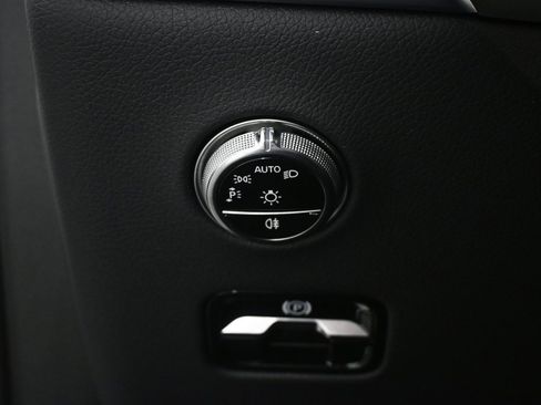 Used 2025 Mercedes-Benz GLC 43 AMG 4MATIC image 9