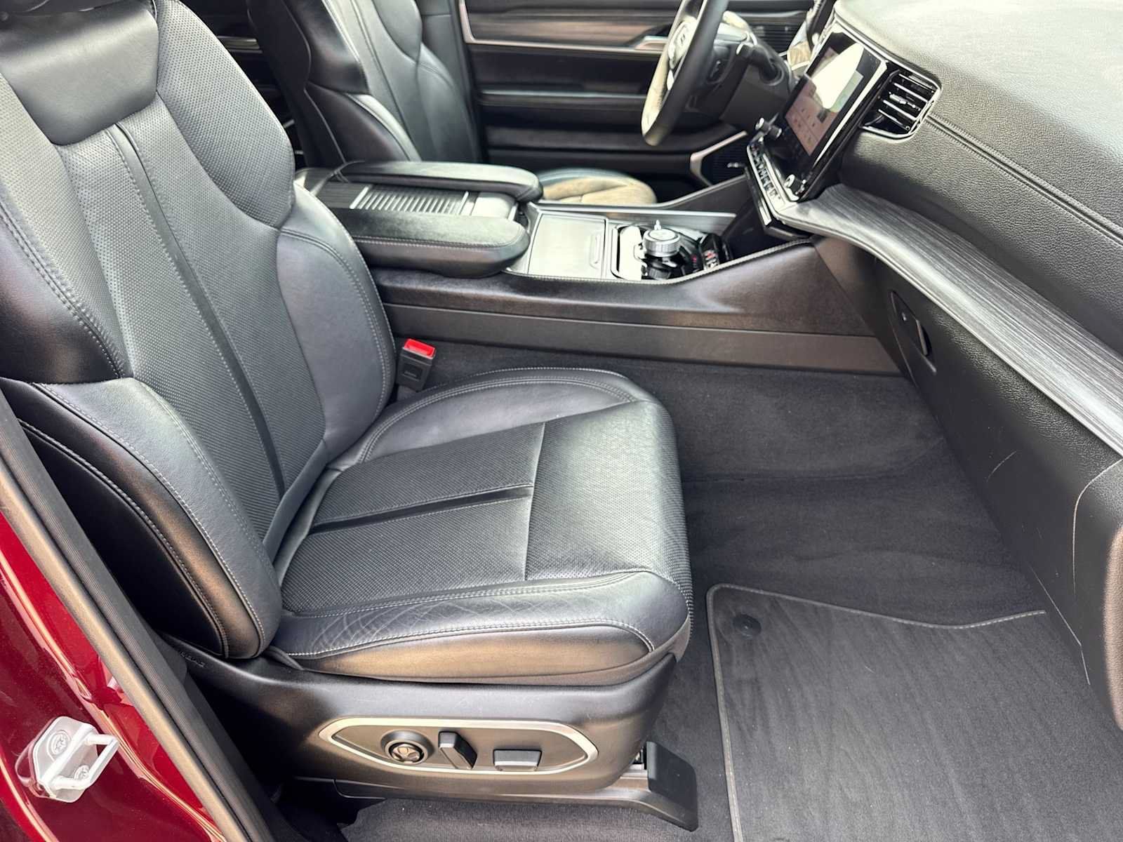 Used 2024 Jeep Wagoneer Series II w/ Flexible Seating Group AWD/4WD image 20