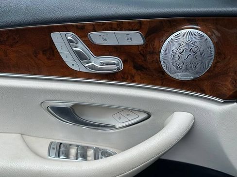 Certified 2019 Mercedes-Benz E 300 4MATIC image 33