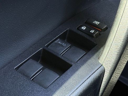 Used 2015 Toyota Corolla S image 29