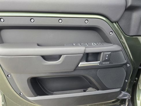 New 2026 Land Rover Defender 110 X-Dynamic SE image 10