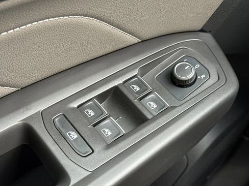 Used 2022 Volkswagen Atlas Cross Sport SE image 25