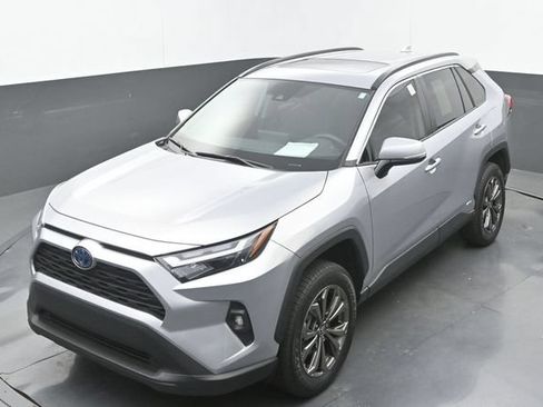 Used 2022 Toyota RAV4 XLE Premium AWD/4WD image 33
