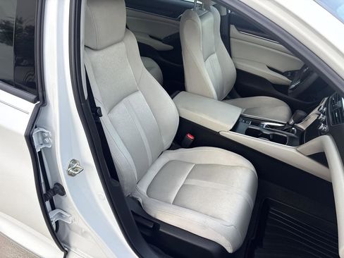 Used 2018 Honda Accord EX image 17