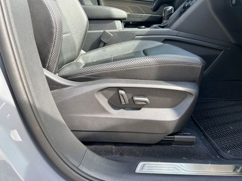 Used 2022 Volkswagen Atlas Cross Sport SEL R-Line image 35