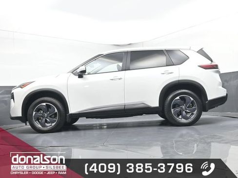 Used 2025 Nissan Rogue SV AWD/4WD image 14