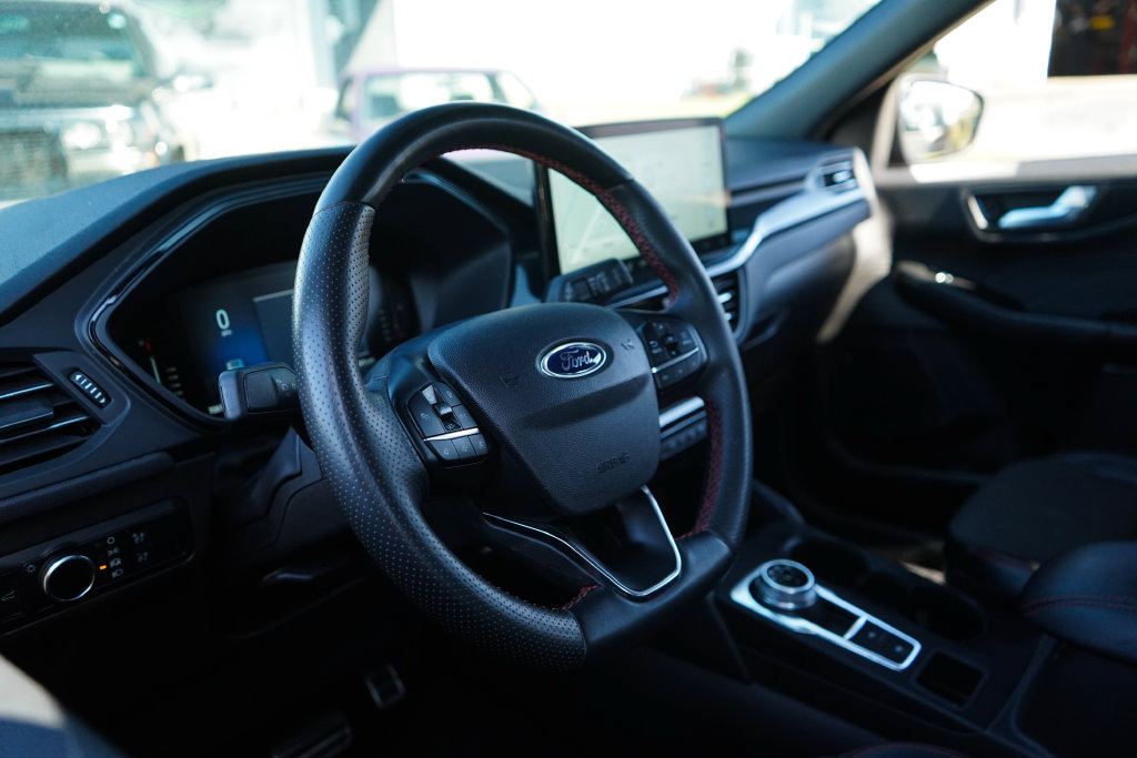 Used 2023 Ford Escape ST-Line w/ Tech Pack #1 AWD/4WD image 6