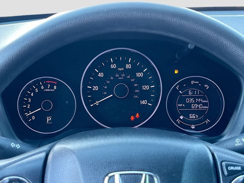 Used 2022 Honda HR-V LX image 12
