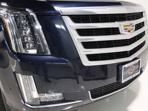 Used 2020 Cadillac Escalade Luxury image 28