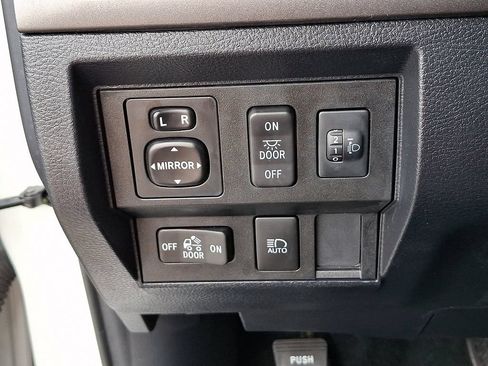Used 2019 Toyota Tundra SR5 AWD/4WD image 24