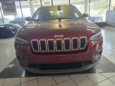 Used 2019 Jeep Cherokee Latitude w/ Cold Weather Group FWD image 2