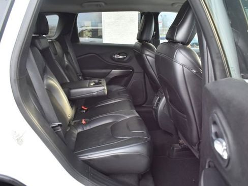 Used 2019 Jeep Cherokee Latitude Plus AWD/4WD image 37
