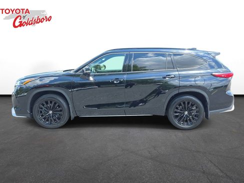 Used 2023 Toyota Highlander XSE FWD image 8