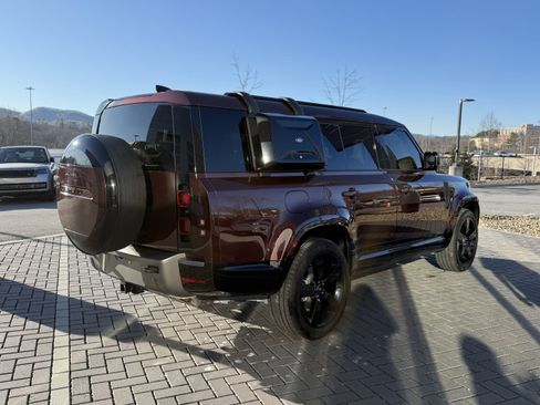 Certified 2024 Land Rover Defender 130 X-Dynamic SE image 5