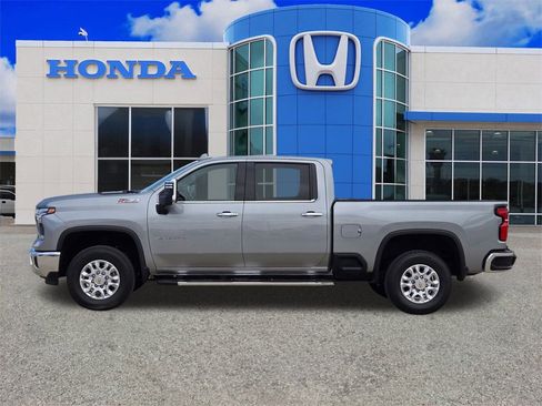 Used 2025 Chevrolet Silverado 2500 LTZ w/ LTZ Convenience Package image 6