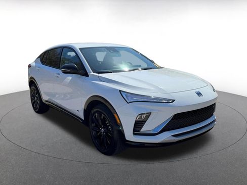 Used 2025 Buick Envista Sport Touring image 1