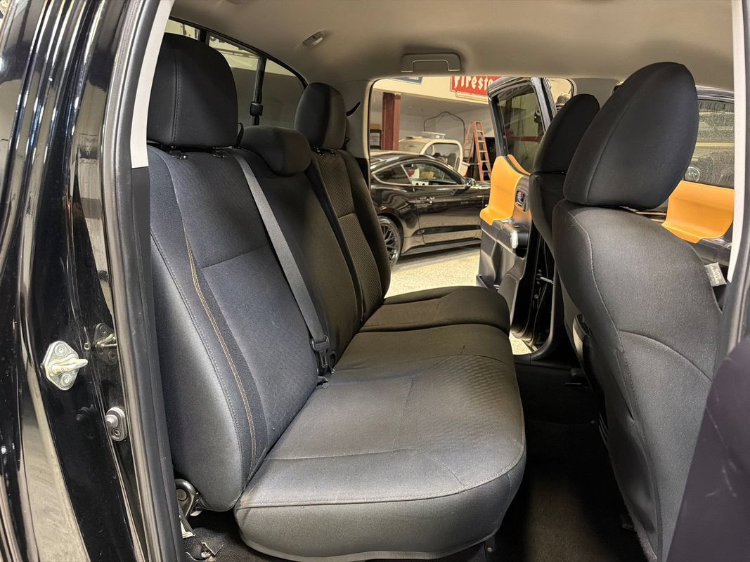 Used 2020 Toyota Tacoma SR5 RWD image 40