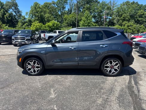 Used 2022 Kia Seltos SX w/ Sunroof Package AWD/4WD image 3