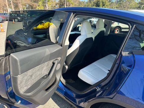 Used 2024 Tesla Model Y 2WD image 13