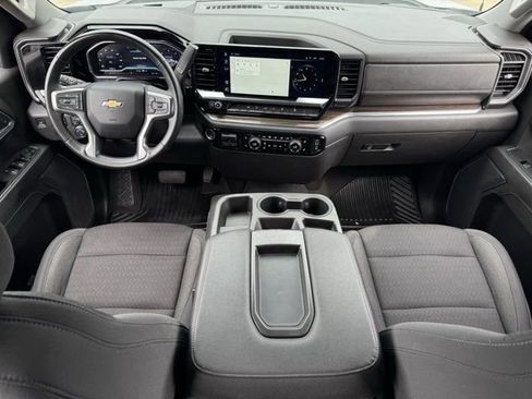 Used 2023 Chevrolet Silverado 1500 LT w/ Z71 Off-Road Package AWD/4WD image 11