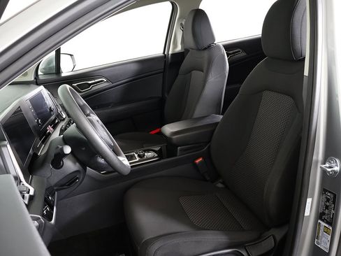 Used 2024 Kia Sportage LX image 28