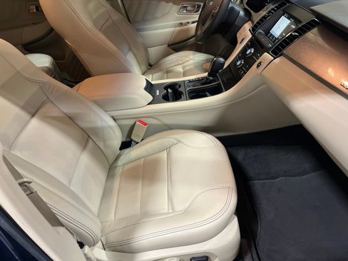 Used 2018 Ford Taurus SEL w/ Equipment Group 201A FWD image 15