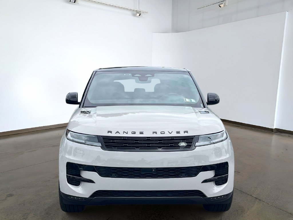 Used 2025 Land Rover Range Rover Sport SE AWD/4WD image 2