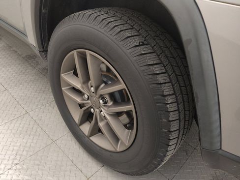 Used 2016 Jeep Grand Cherokee Laredo 75th Anniversary image 31