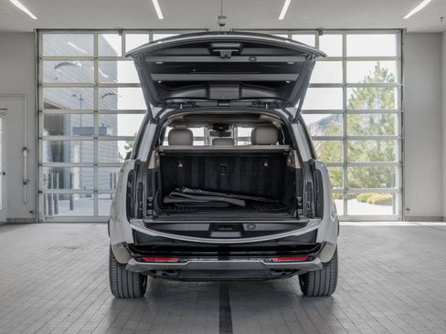 Used 2023 Land Rover Range Rover SE image 16