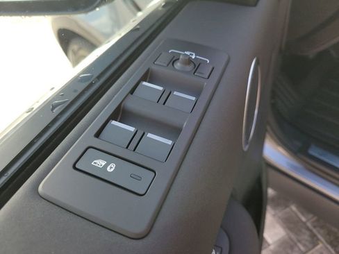 New 2025 Land Rover Discovery S AWD/4WD image 24