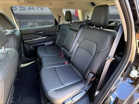 Used 2026 Nissan Pathfinder SL FWD image 21