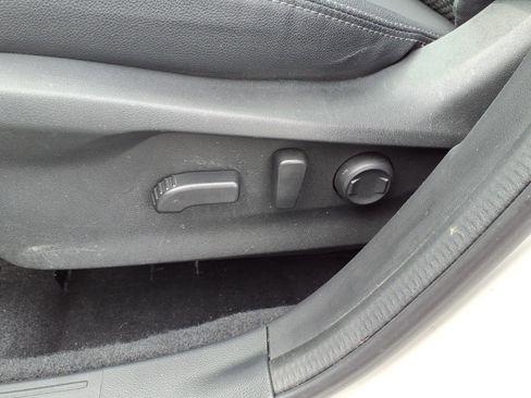 Used 2023 Subaru Forester Premium AWD/4WD image 9