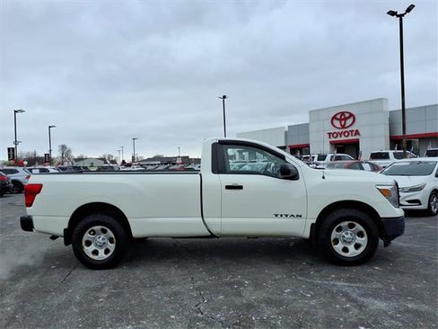Used 2018 Nissan Titan S image 2