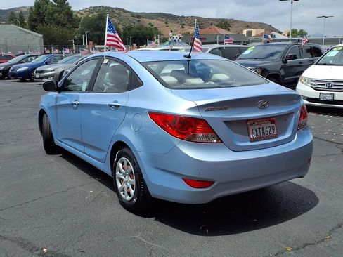 Used 2013 Hyundai Accent GLS FWD image 5