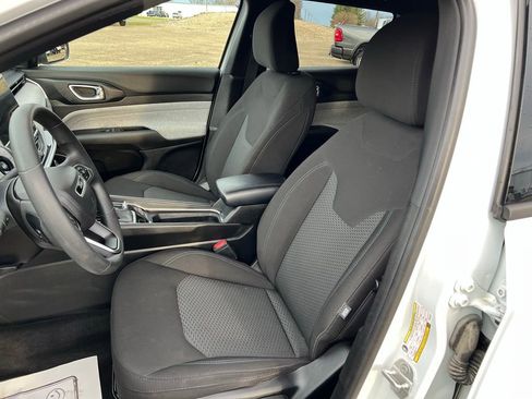 Used 2023 Jeep Compass Sport image 22